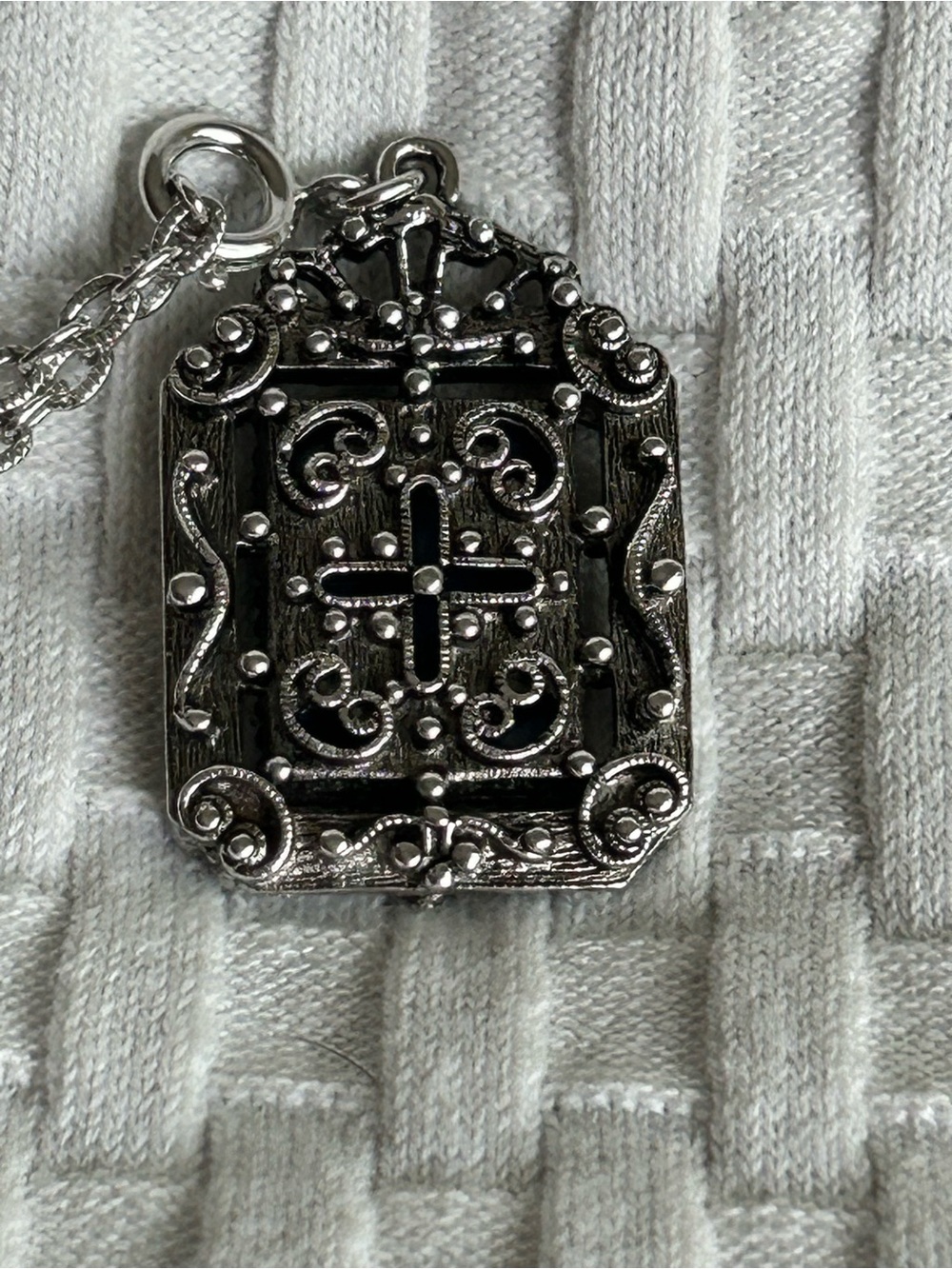 Sarah Coventry "Roman Holiday" Reversible Blue Stone Filigree Pendant Necklace6 - Picture 6 of 8